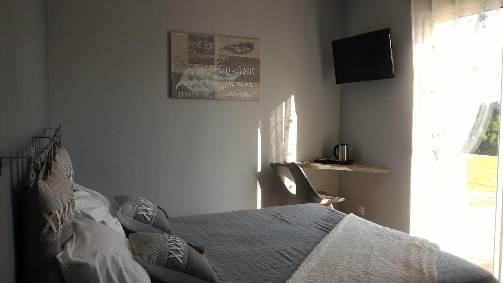 La Sarlamandre, Chambres Et Table D'Hotes Marcillac-Saint-Quentin ภายนอก รูปภาพ