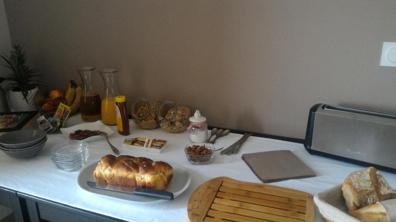 La Sarlamandre, Chambres Et Table D'Hotes Marcillac-Saint-Quentin ภายนอก รูปภาพ